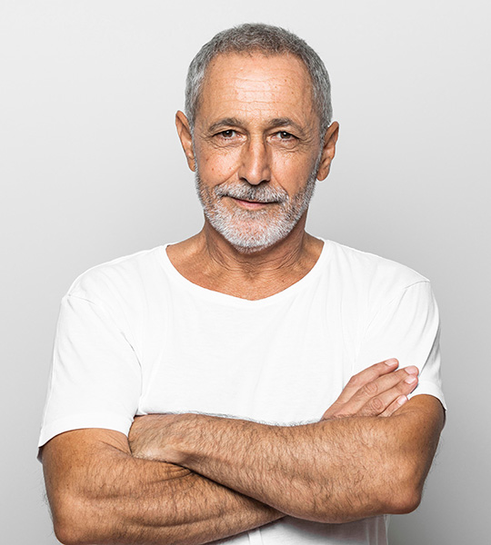 medium-shot-senior-man-with-crossed-arms